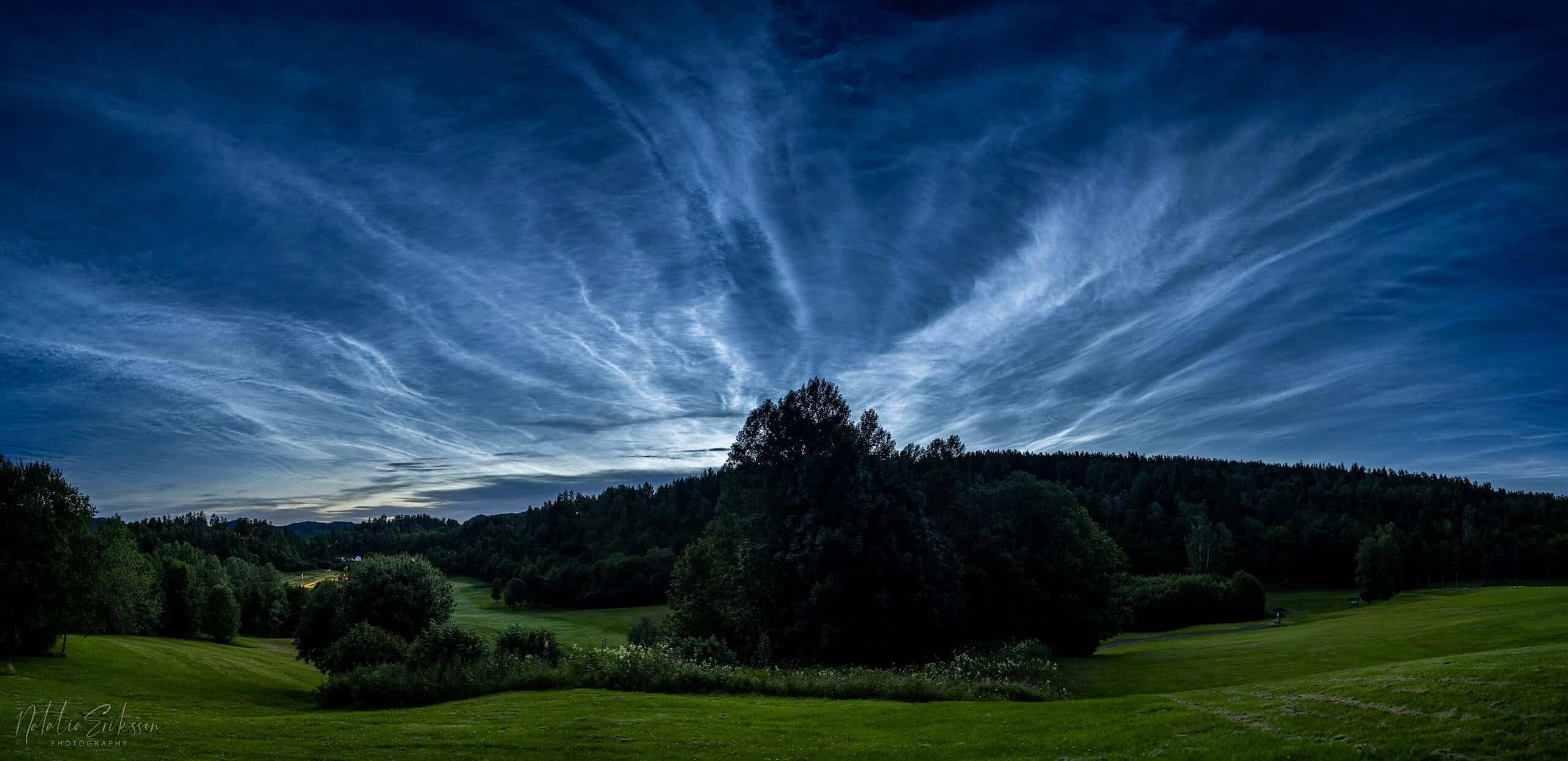 Panorama av «Nattlysende skyer» i ekstremt intensitet